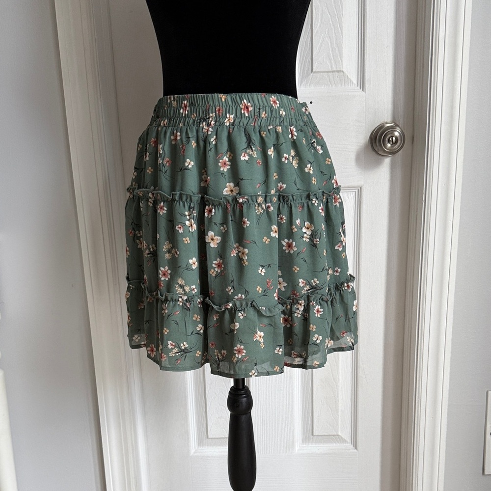 Elegant Floral Mini Skirt in Green